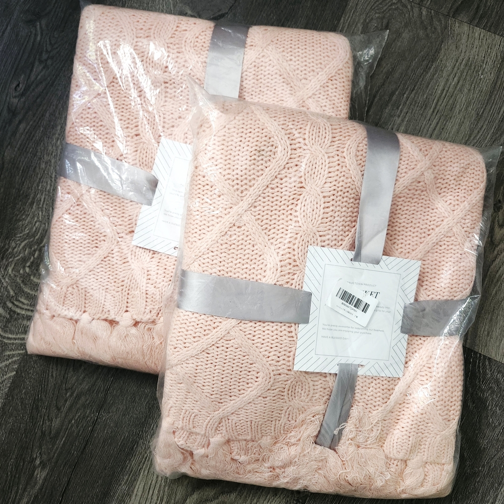 Peach/Pale Pink Knit Throw Blanket